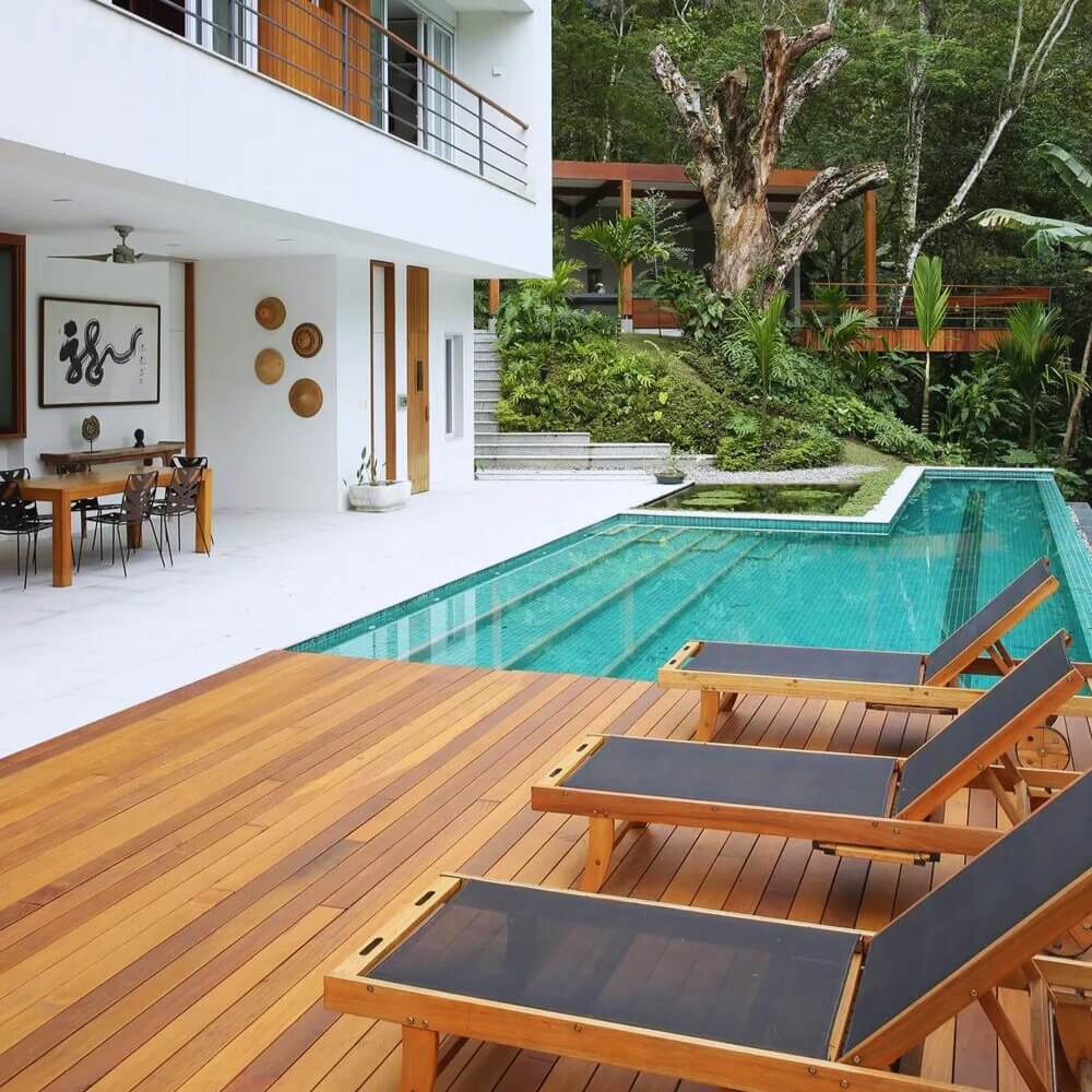 Deck Cumaru Extra 10cm - Peças de 1,0m a 1,25m. Deck Cumaru Extra 10cm - Peças de 1,0m a 1,25m. Vantagem para quem ambientes estreitos como corredores, beirais ou deck. Pode ser usado em ofuroôs, SPA, hidromassagem, saunas, bancos de madeira, mesas, bancadas e muito mais!