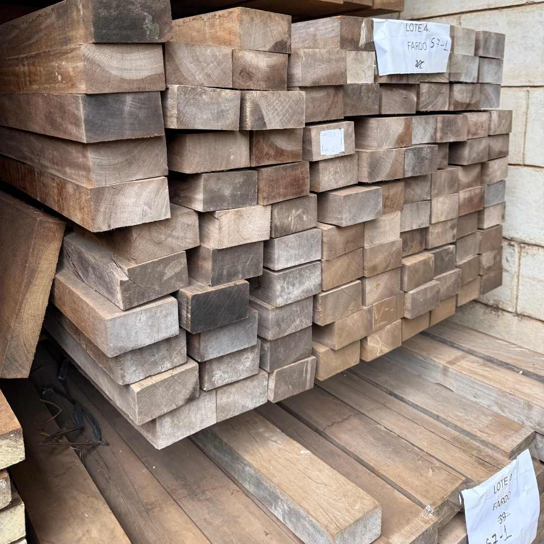 Canva 1 - Peroba ou arueira 10x5,5 - Padrão 1080 x 1080 Peroba ou Arueira 10x5,5