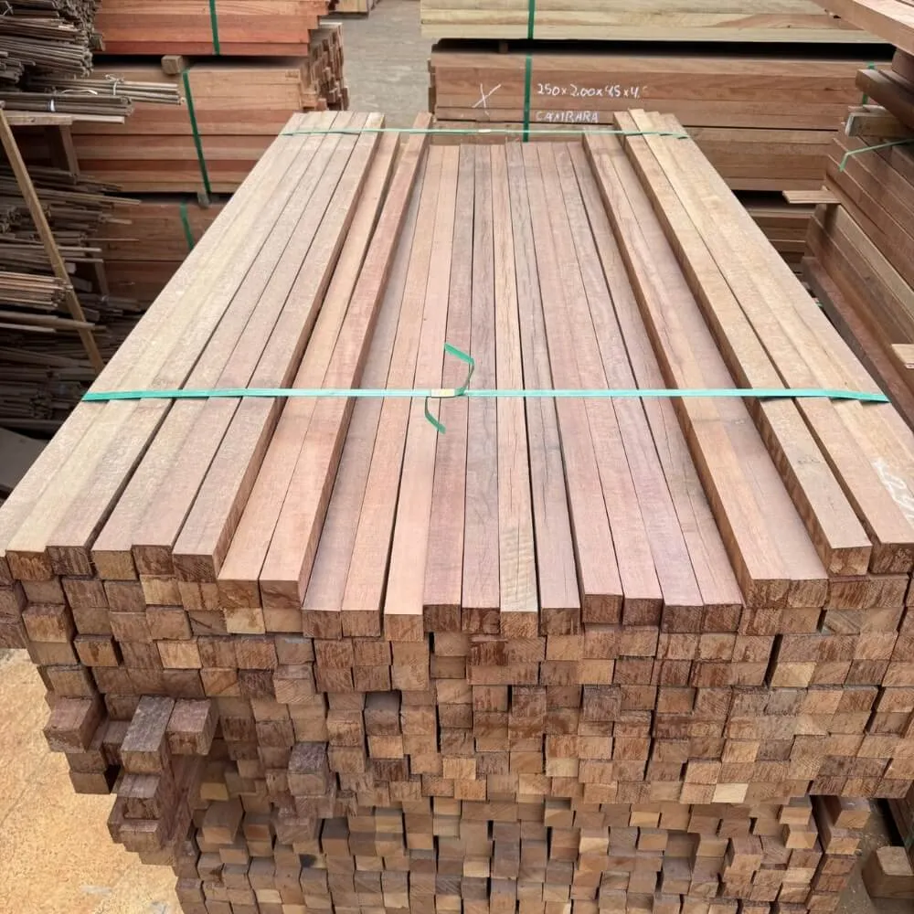O Paraju Aparelhado 4,5x4,5 é uma madeira maciça de alta densidade, conhecida pela sua resistência e durabilidade.