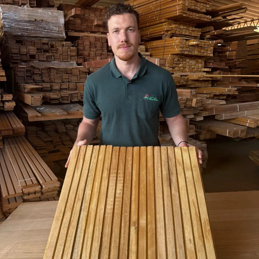 Ripado de Madeira Tachi Extra 6,5cm - Peças variam de 2m a 4m Ripado de Madeira Tachi Extra 6,5cm - Peças variam de 2m a 4m