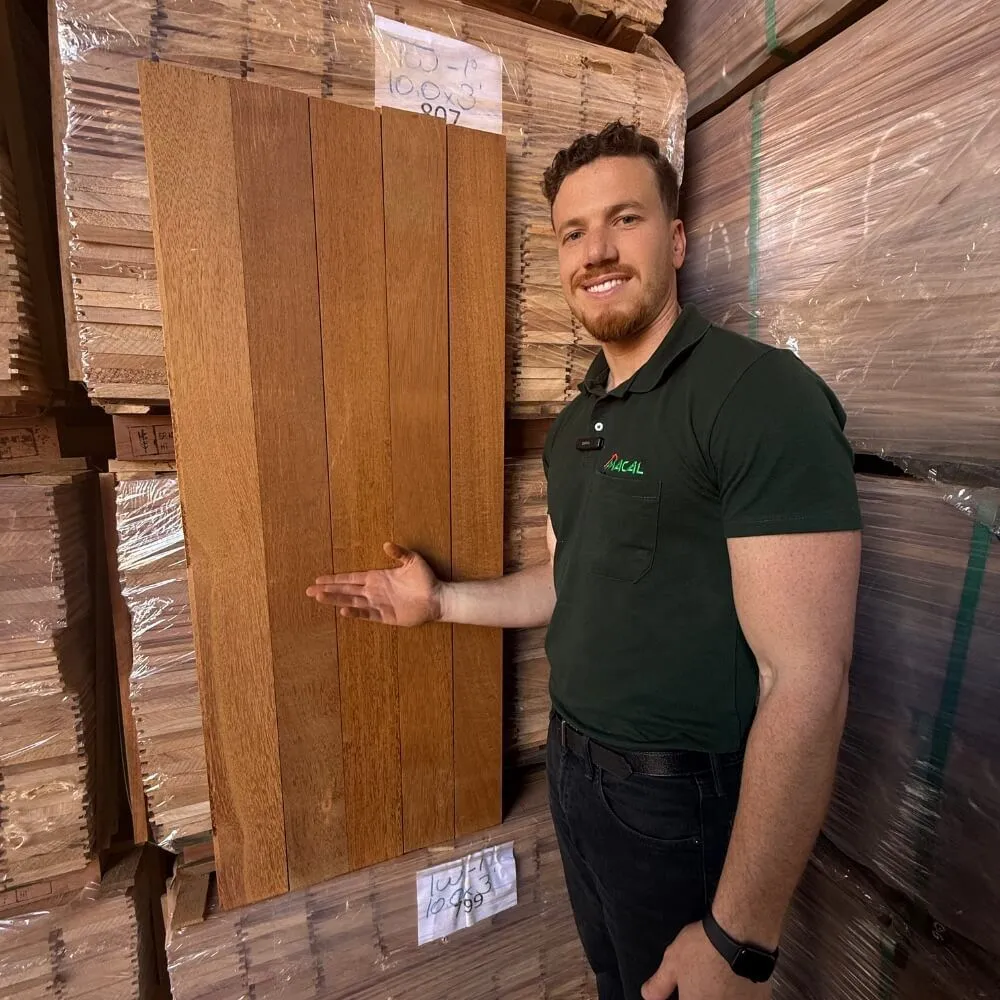 Assoalho Angelim Ouro Extra 10cm - Foto com o Luiz Felipe Assoalho Angelim Ouro Extra 10cm - Foto com o Luiz Felipe