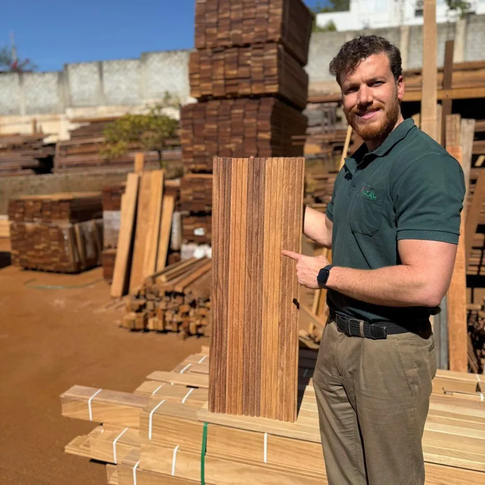 Painel Ripado Cumaru Extra 7cm - Peças de 2,0m Painel Ripado Cumaru Extra 7cm - Peças de 2,0m