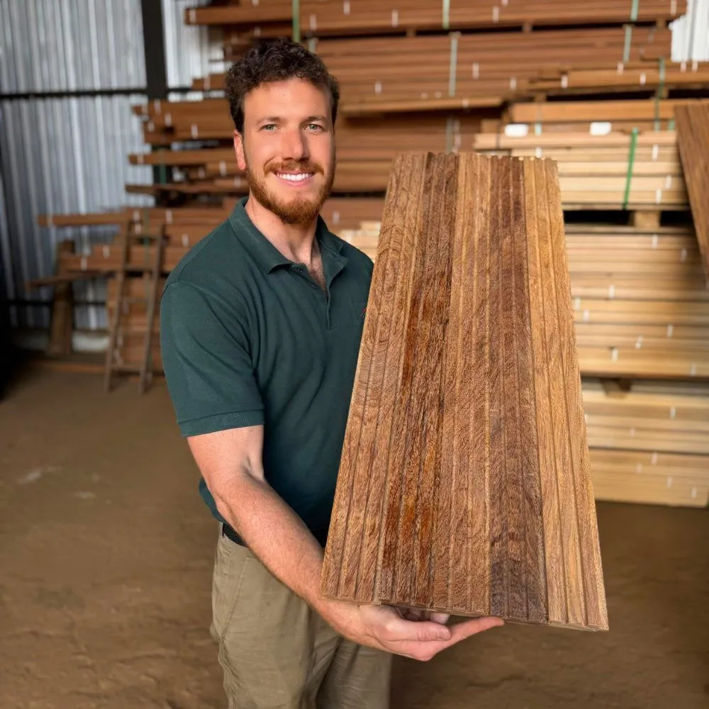 Painel Ripado Cumaru Extra 7cm - Peças de 2,50m Painel Ripado Cumaru Extra 7cm - Peças de 2,50m