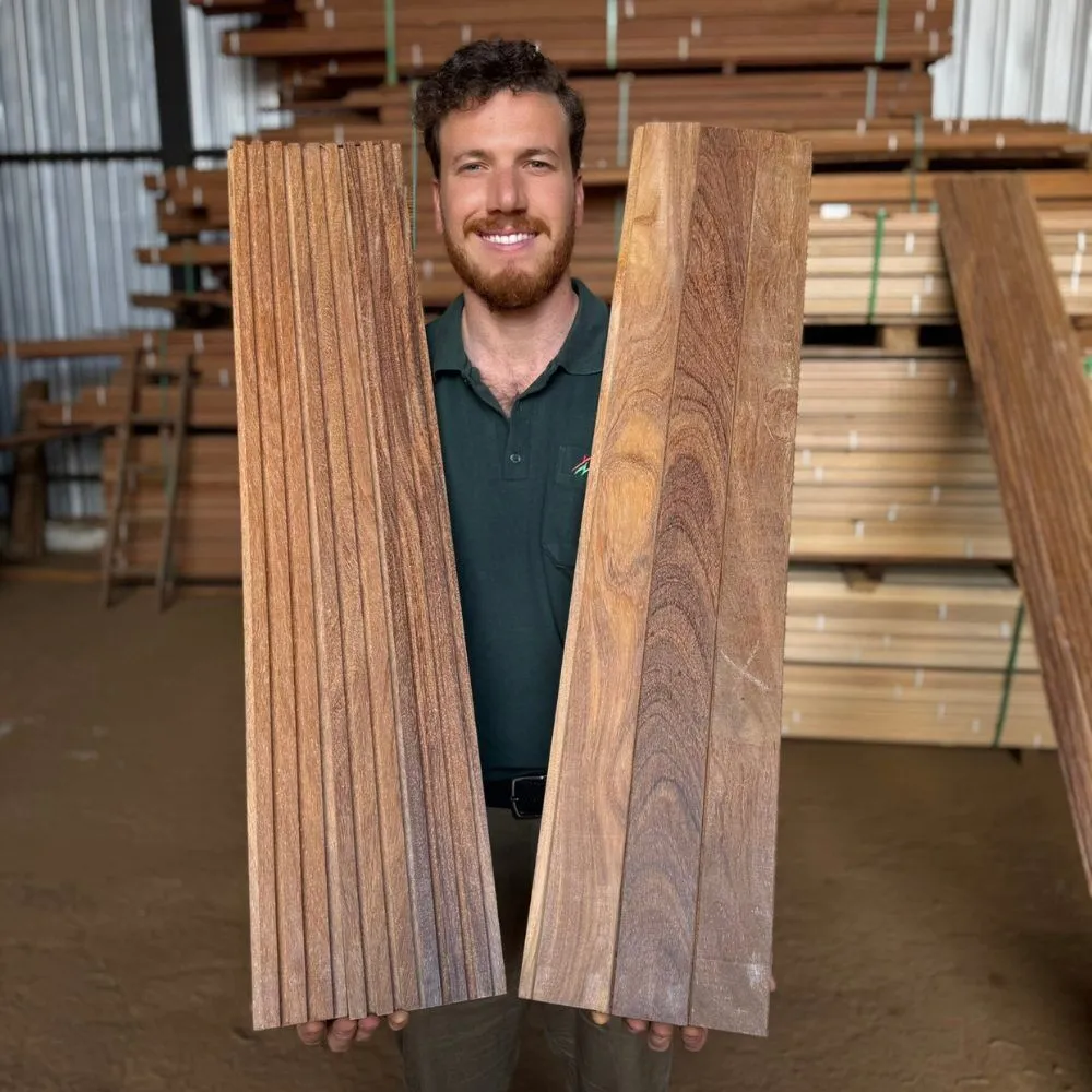 Painel Ripado Cumaru Extra 7cm - Peças de 2,75m Painel Ripado Cumaru Extra 7cm - Peças de 2,75m