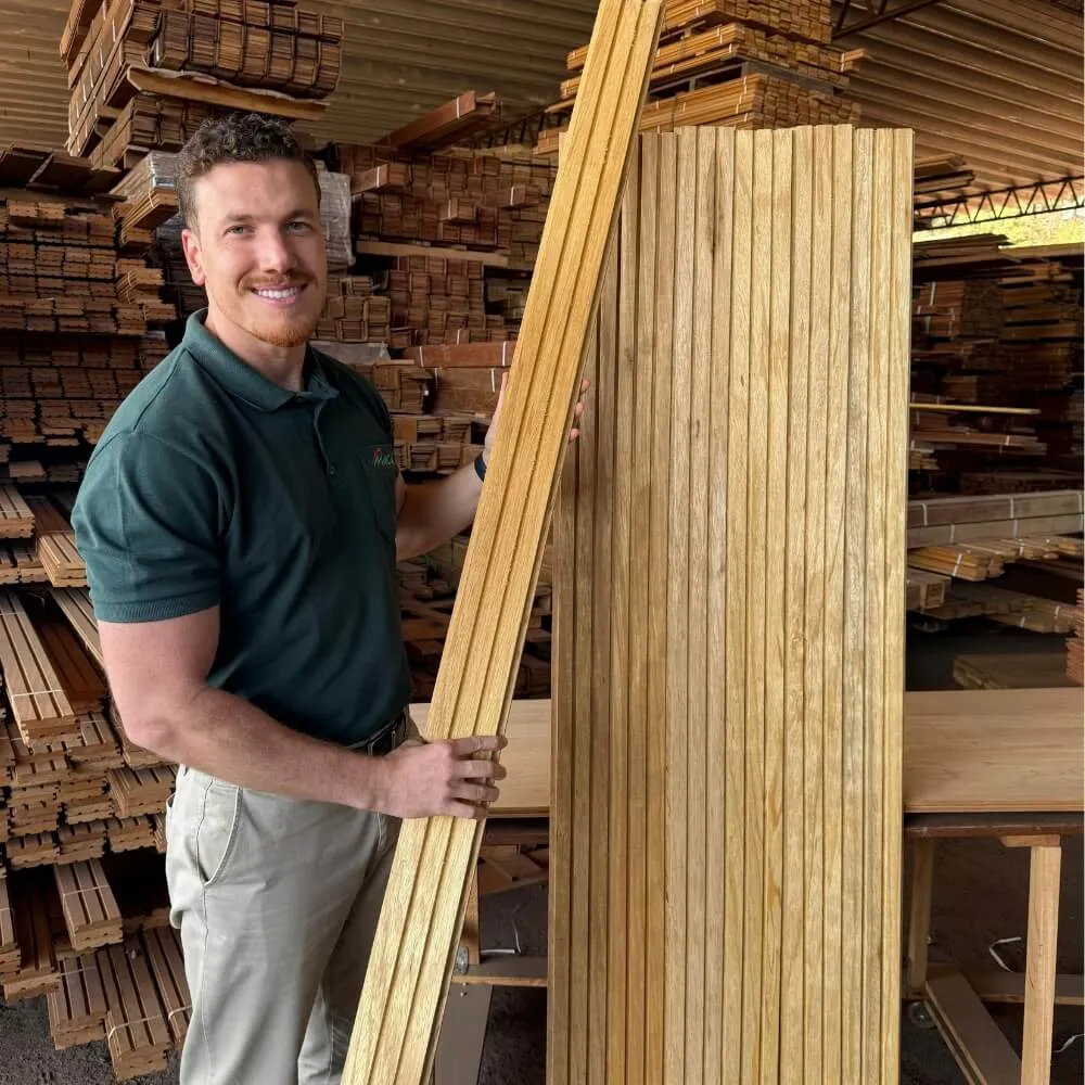 Ripado de Madeira Tachi Extra 10cm - 100% peças 4m Ripado de Madeira Tachi Extra 10cm - Peças variam de 2,25m a 3,75m