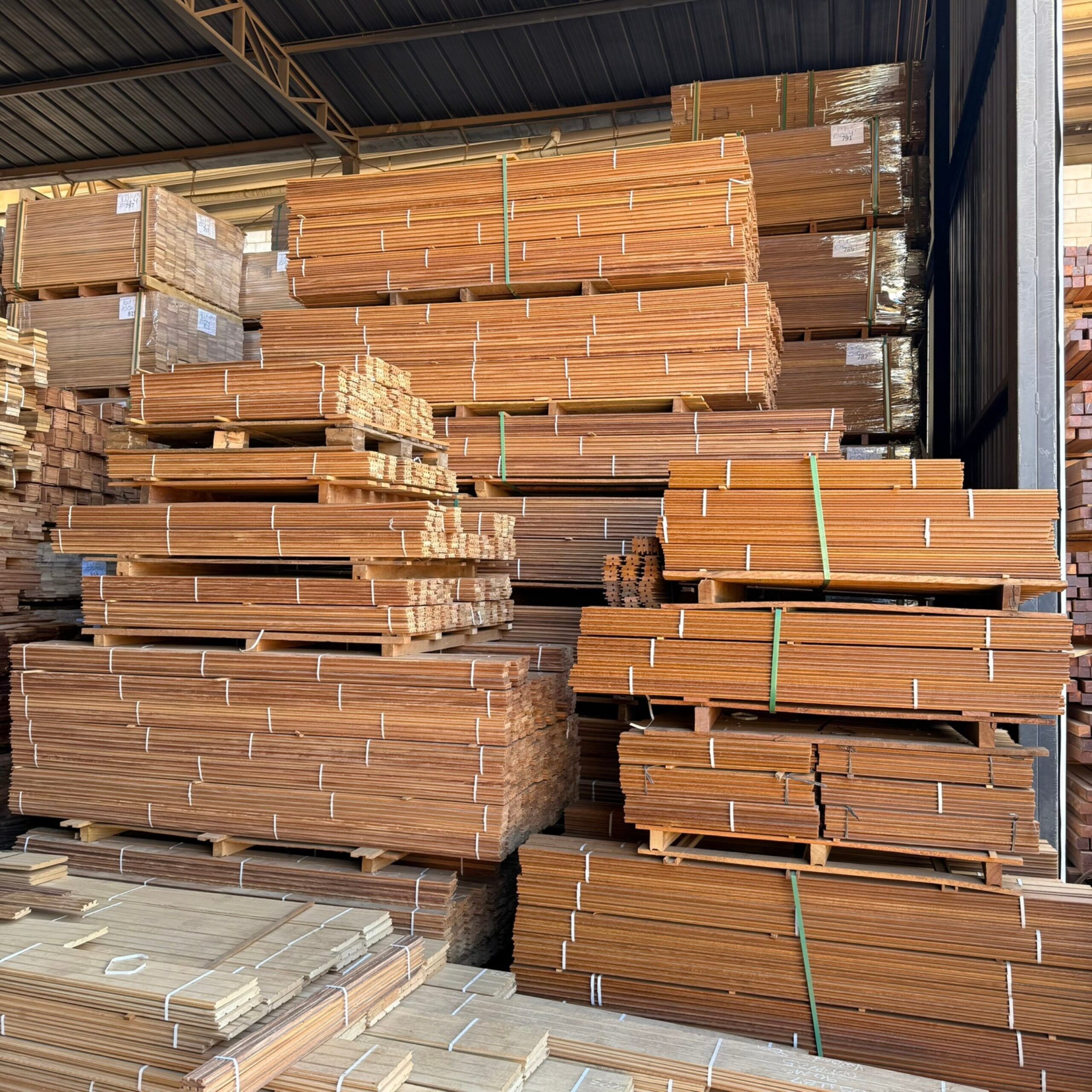 Ripado de Madeira Cumaru Extra 7cm - Peças de 1,60m Ripado de Madeira Cumaru Extra 7cm - Peças de 1,60m