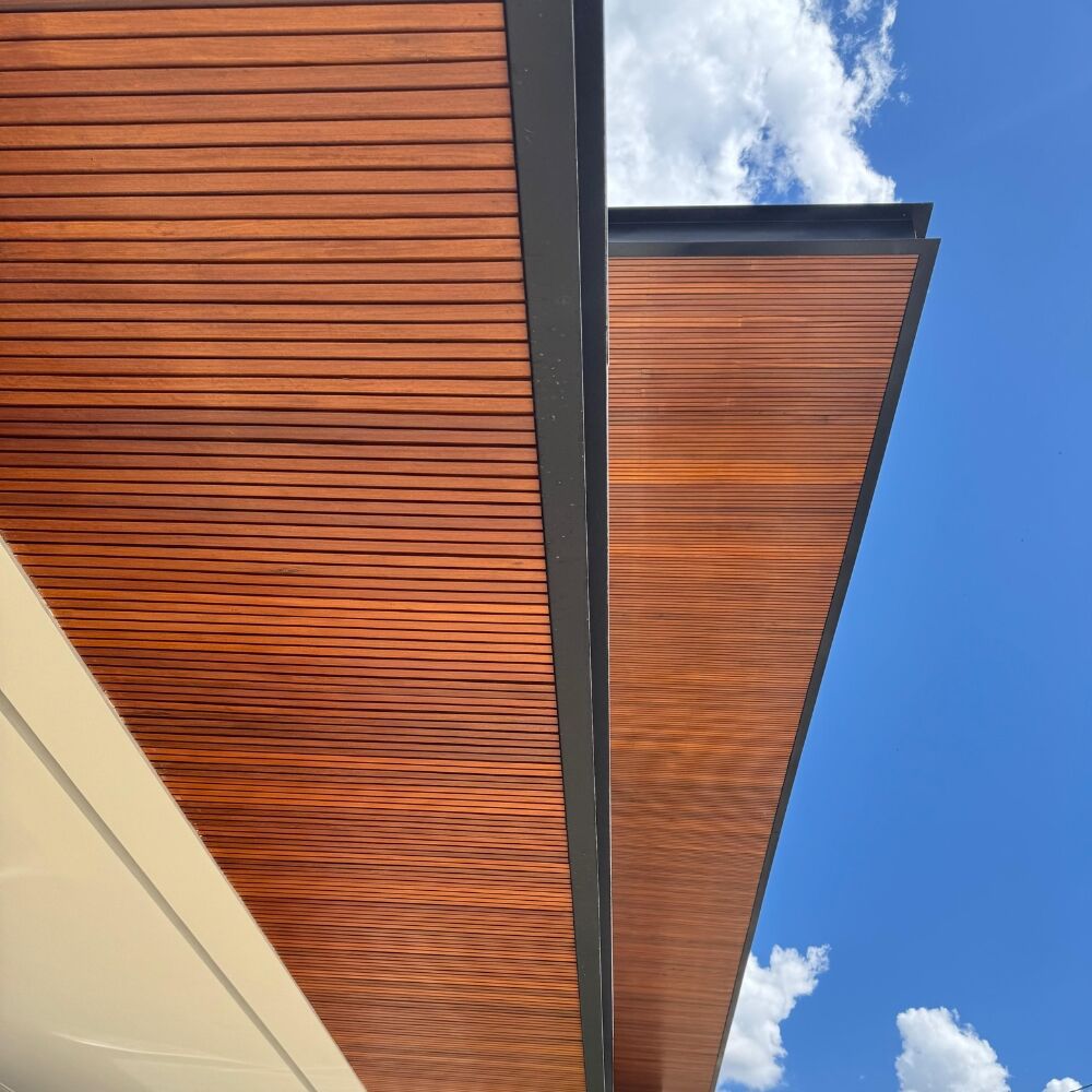 001 - Ripado Cumaru Extra 6cm Utilizado como beiral Ripado de Madeira Cumaru Extra 6cm