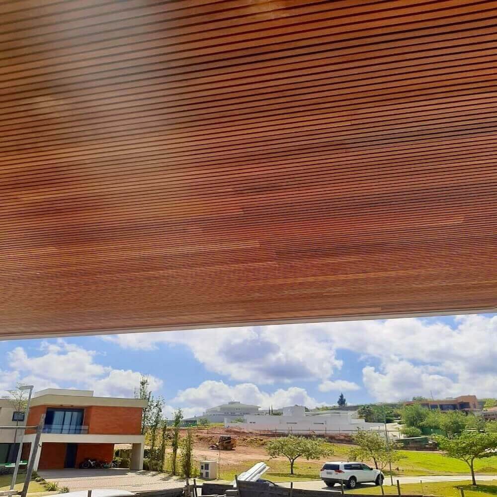 3889796000070630535-1