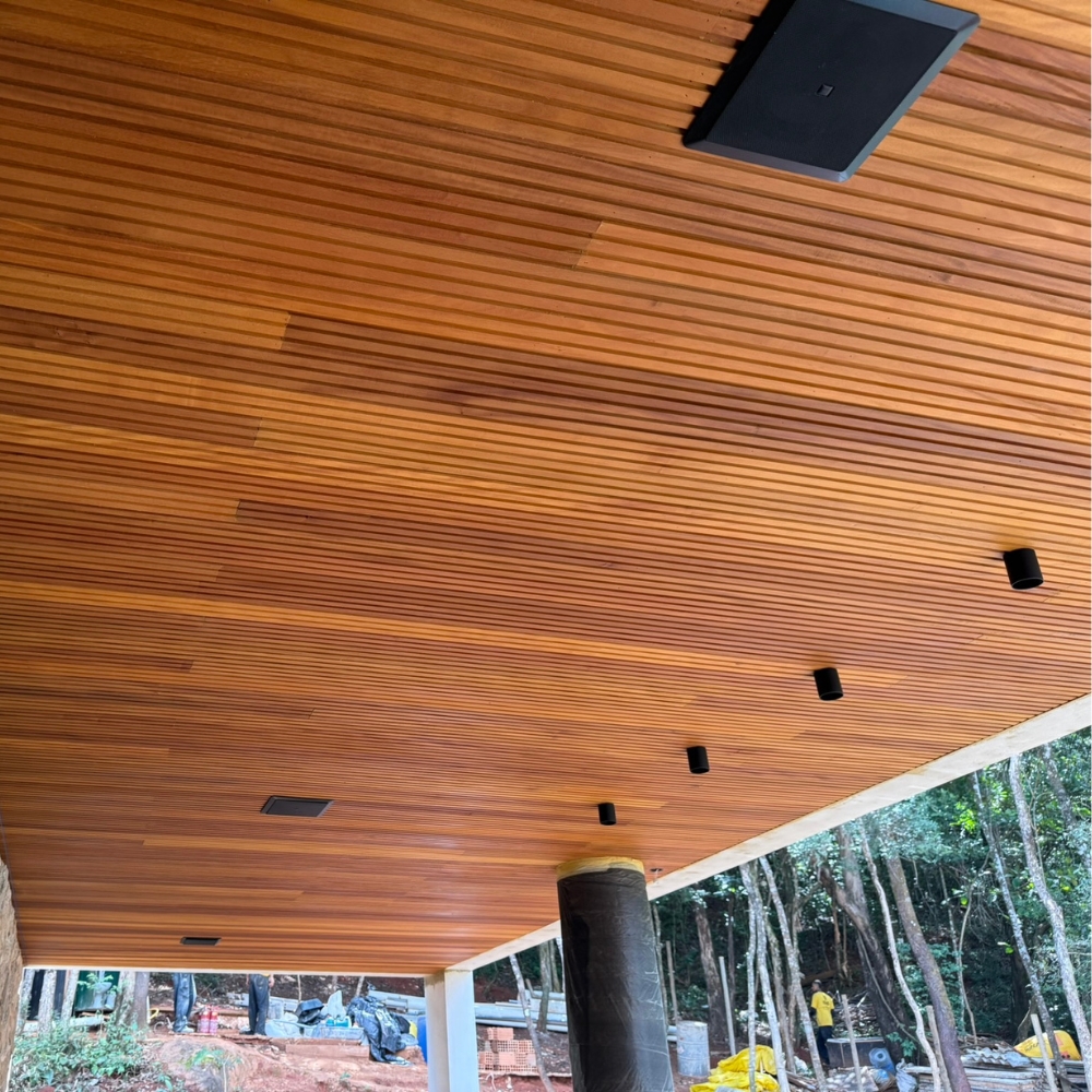 001- Ripado Garapa Extra 9cm Instalado Ripado de Madeira Garapa Extra 9cm