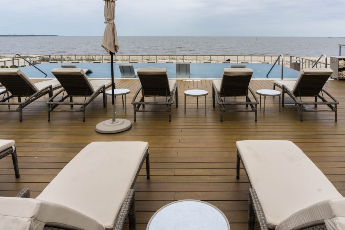 Silver-Slipper-Casino-Pool-Deck-7-1200x800