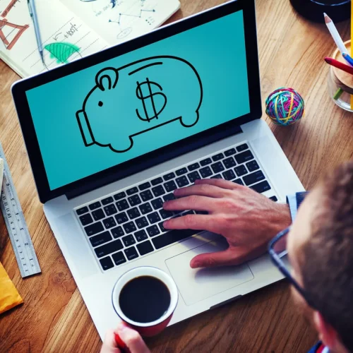 dinheiro-na-internet-laptop.webp